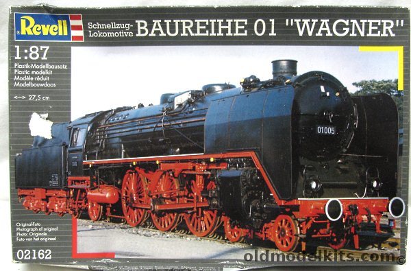 Revell 1/87 1930s Schnellzug-Lokomotive Baureihe 01 'Wagner' Steam Locomotive - HO Scale, 02162 plastic model kit
